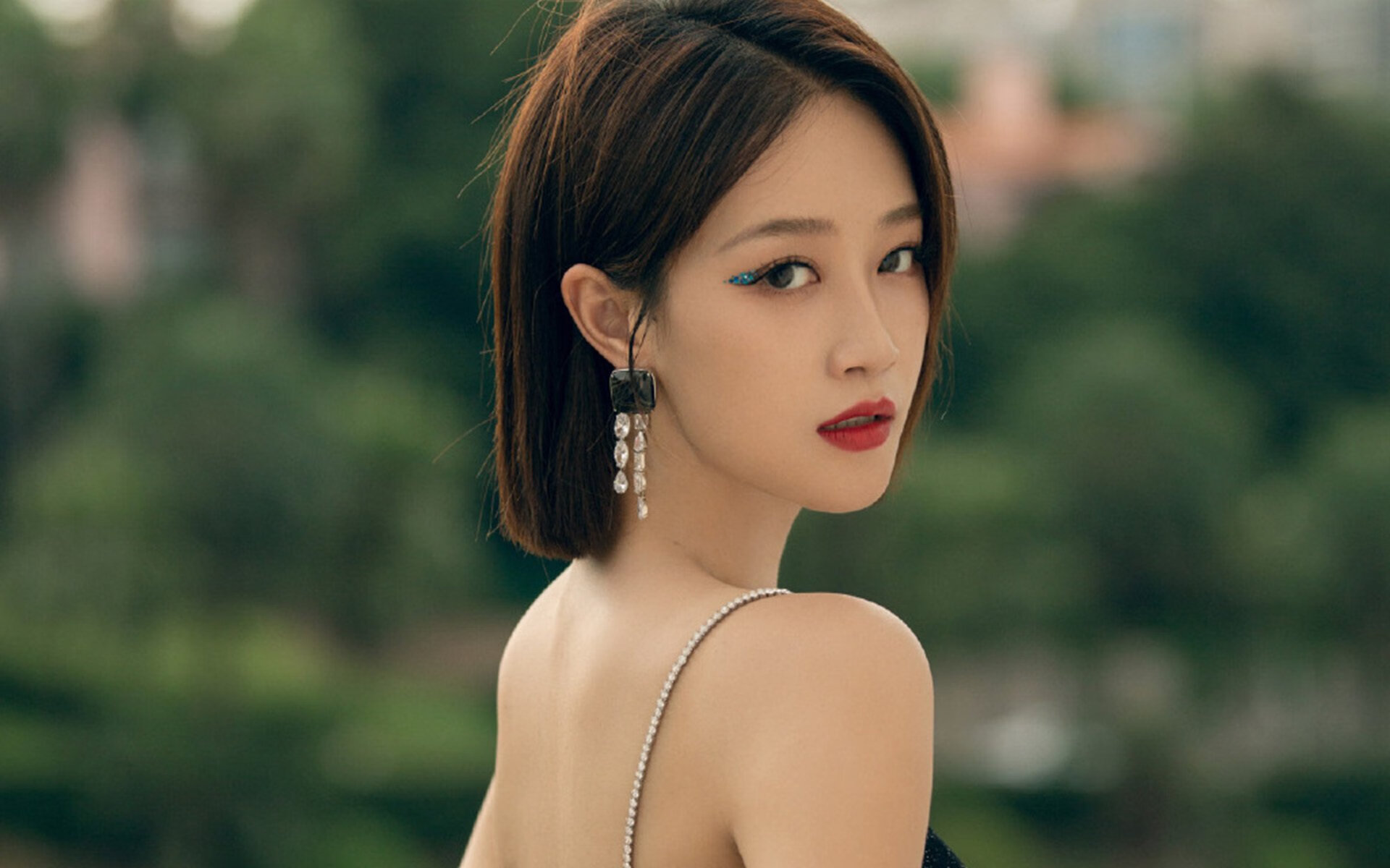 跨洋对决上演终极悬念！德罗赞爆砍47分拯救骑士，压哨绝杀深圳队