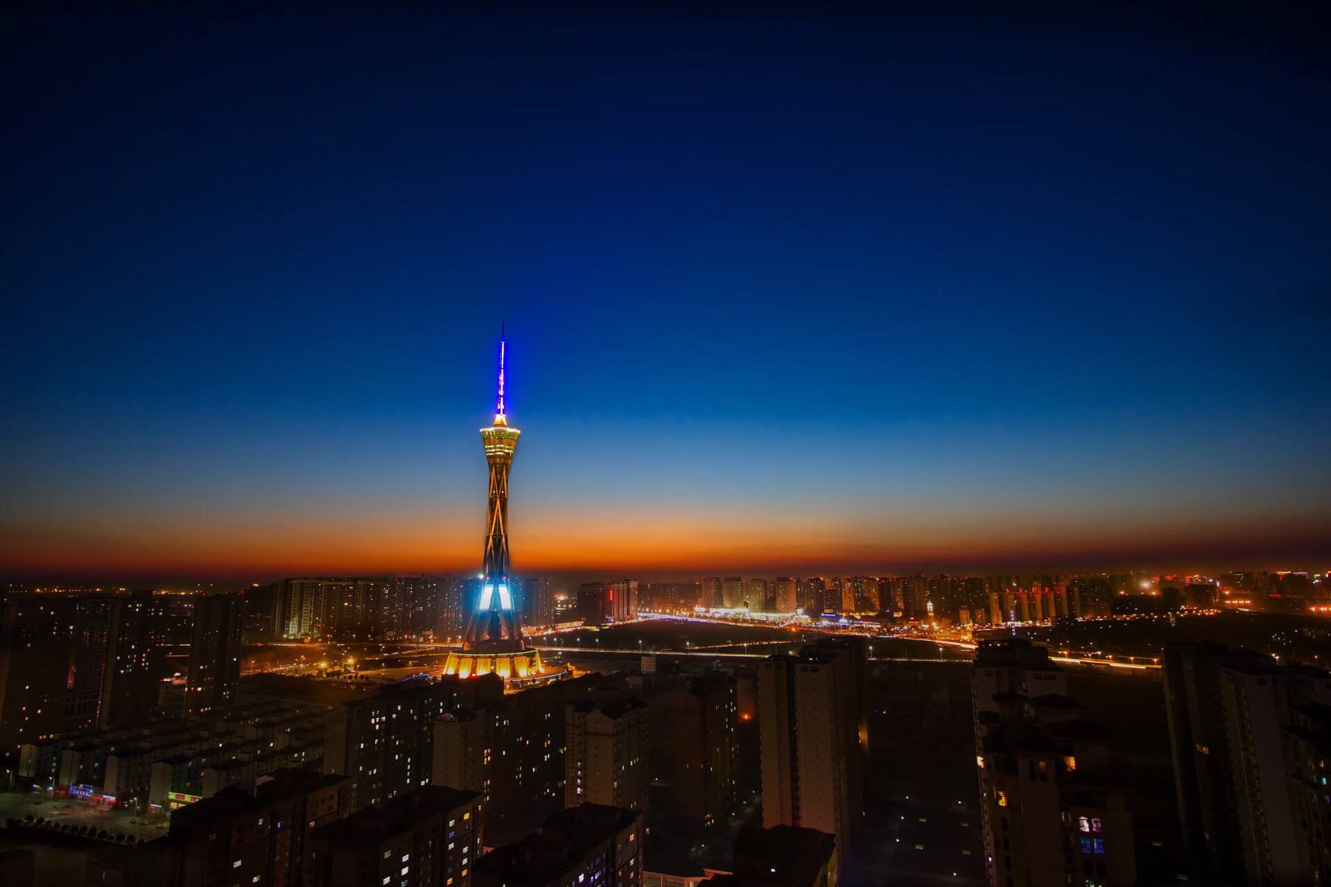 当辽宁蓝浸染麦迪逊花园，拉文在欧冠决赛夜点亮星空